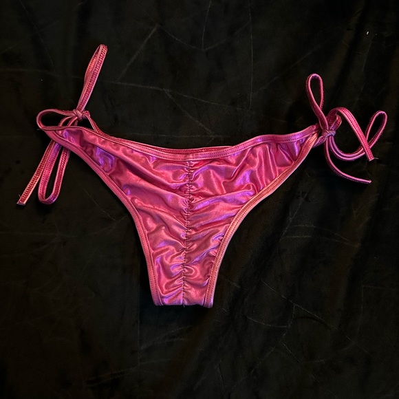 Shiny pink bikini bottom - Picture 2 of 2